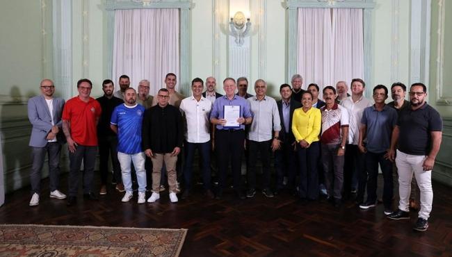 Casagrande sanciona lei que prevê repasses para clubes de futebol profissional do Espírito Santo