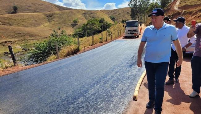 Casagrande visita obras de pavimentação de rodovias no Sul do ES