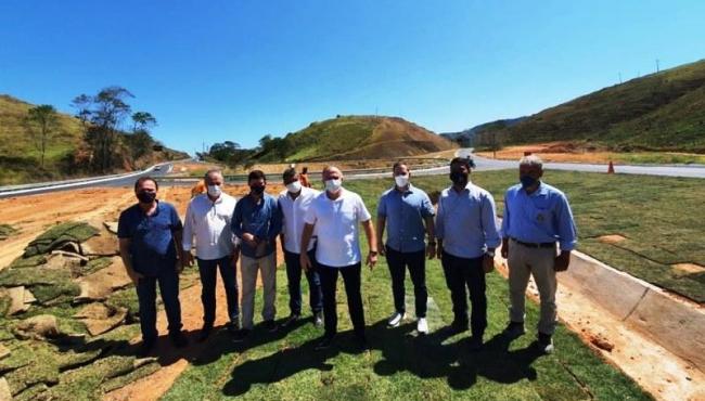 Casagrande visita obras rodoviárias e hospital no sul do Espírito Santo