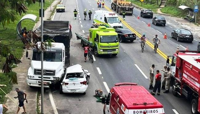Casal de idosos morre em grave acidente na BR-101, no ES