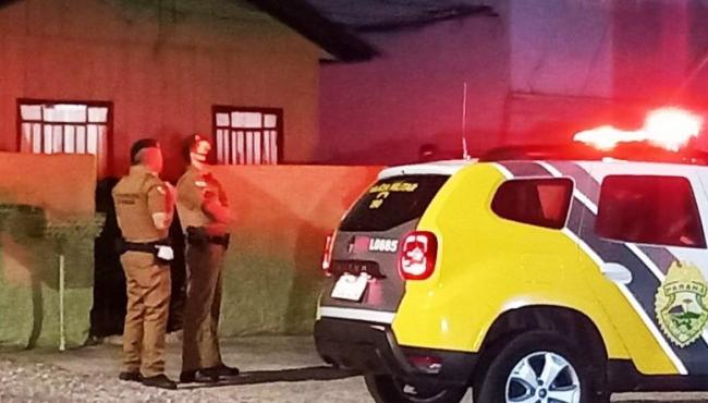 Casal é encontrado morto dentro de casa, em Curitiba