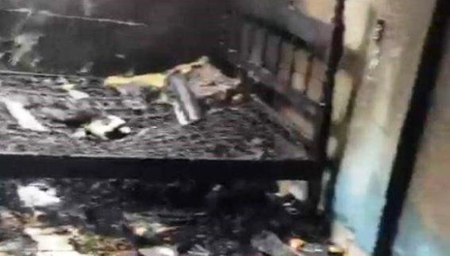 Casal tem casa incendiada enquanto dormia, no ES; vizinhos conseguiram evitar tragédia