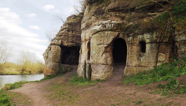 Caverna na Inglaterra é identificada como casa de rei do século 9