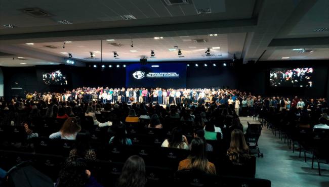 Centro de Celebrações vai reunir mais de mil pessoas para assistir ao jogo da seleção brasileira e participar de culto, em Vitória, ES