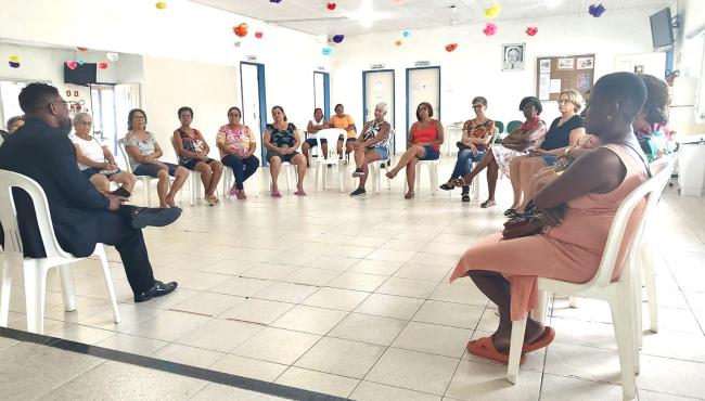 Centro de Convivência do Idoso realiza roda de conversa com idosos de Conceição da Barra, ES