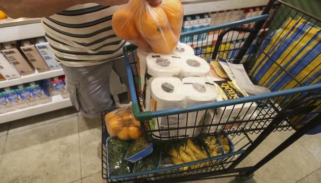 Cesta básica fica mais cara em todas as capitais brasileiras em março