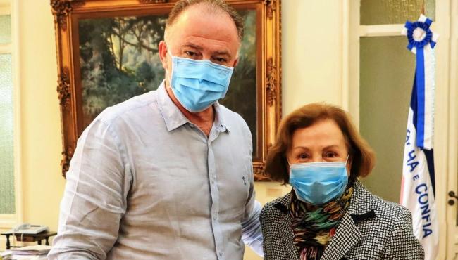 Chefe de cerimonial do Governo do ES, Dona Hilda Cabas retorna ao trabalho presencial no Palácio Anchieta