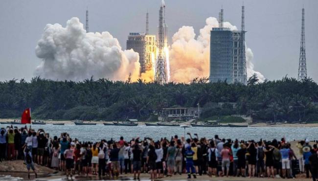 China lança primeiro módulo de sua futura estação espacial