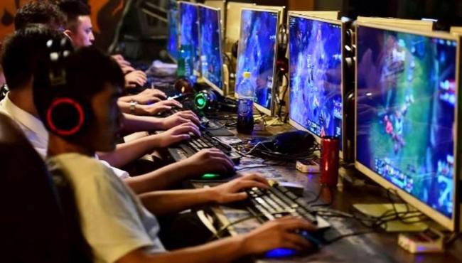 China reduz tempo que menores podem gastar em jogos on-line para três horas semanais