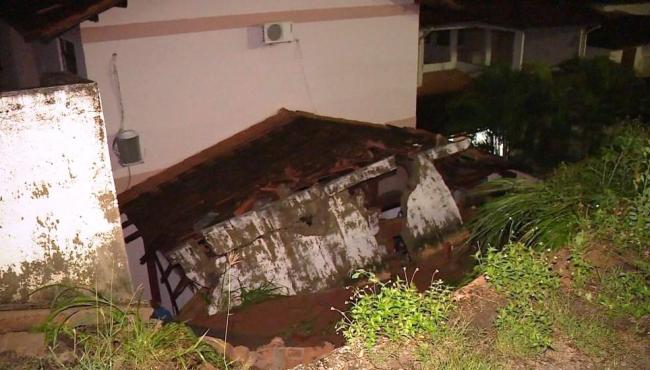 Chuva forte deixa 2 mortos e mais de 230 pessoas fora de casa no ES