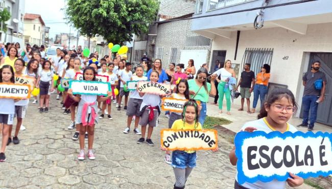 Chuva não diminuiu brilho do 7 de Setembro em São Mateus no ES: periferia, campo e cidade deram show