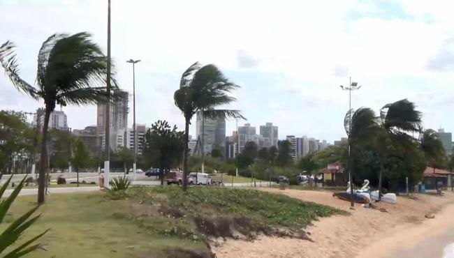 Ciclone deve provocar ventania de até 74 km/h e queda de temperaturas no ES; confira a previsão do tempo