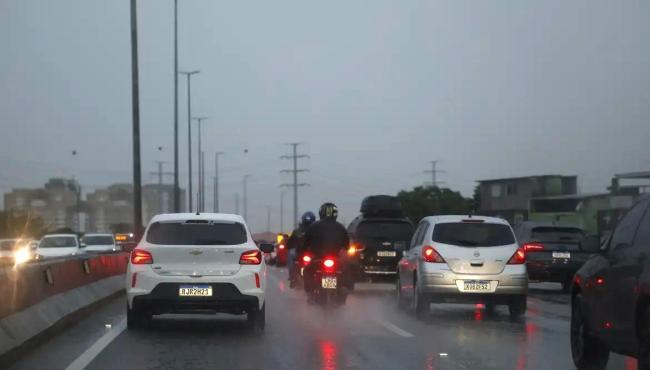 Ciclone e frente fria deixam Centro-Sul em alerta para tempestade