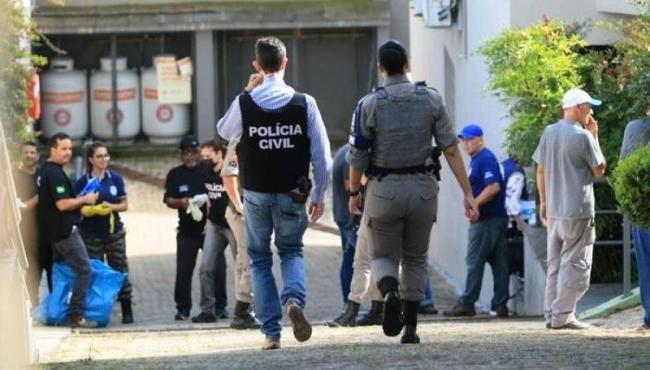 Cinco pessoas da mesma família são encontradas mortas dentro de casa em condomínio em Porto Alegre