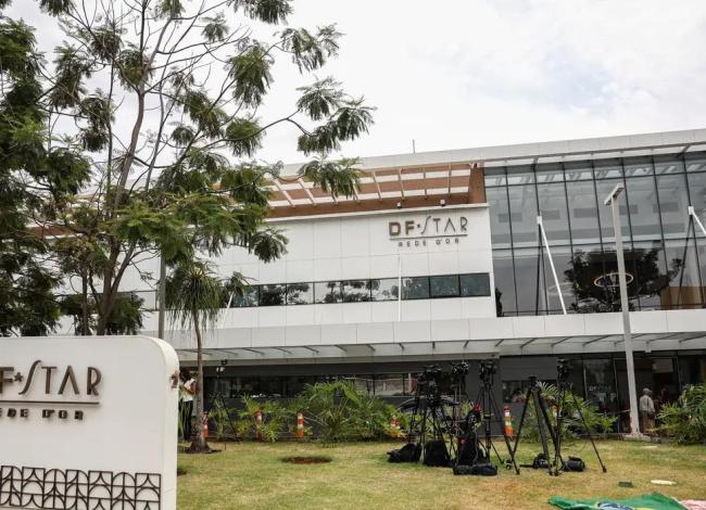 Cirurgia no ombro de Bolsonaro ocorreu sem intercorrências, diz equipe