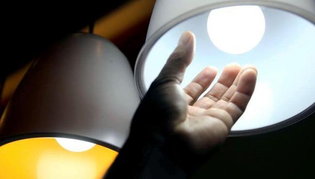 Com conta de luz mais cara, consumidores procuram formas de economizar