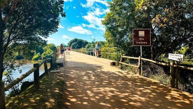 Com foco em trânsito seguro e estímulo ao turismo o Detran/ES sinaliza Vila e Parque Estadual de Itaúnas, em Conceição da Barra, ES