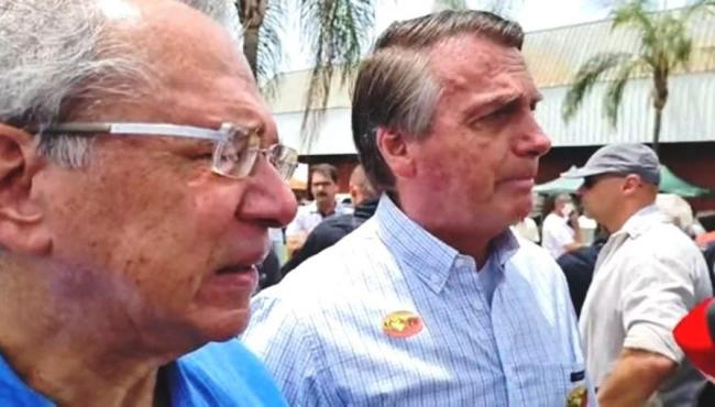 Com Guedes, Bolsonaro anuncia reajuste dos combustíveis “a partir de amanhã”