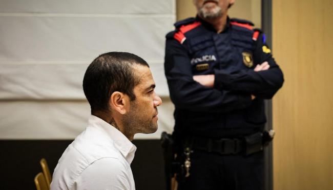 Começa o julgamento de Daniel Alves na Espanha, e jogador se diz vítima de ‘tribunal paralelo’