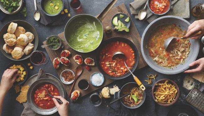 Comer tarde da noite faz mal à saúde? Veja o que dizem os especialistas