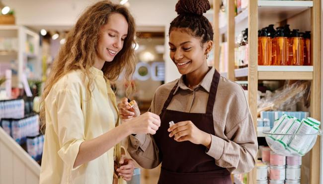 Comércio e serviços puxam retomada de crescimento do emprego formal no Espírito Santo