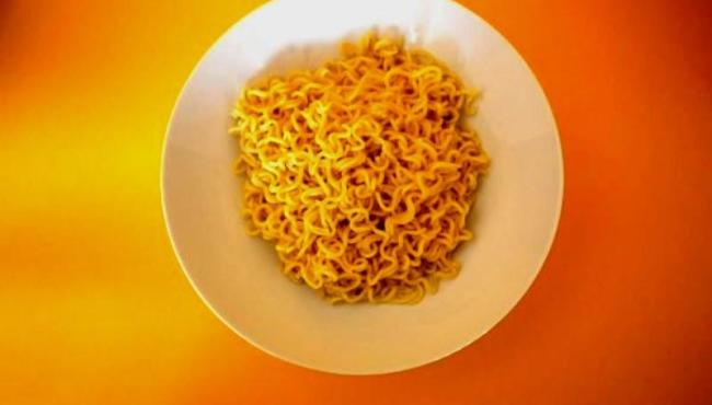 Comida ultraprocessada aumenta risco de câncer de intestino