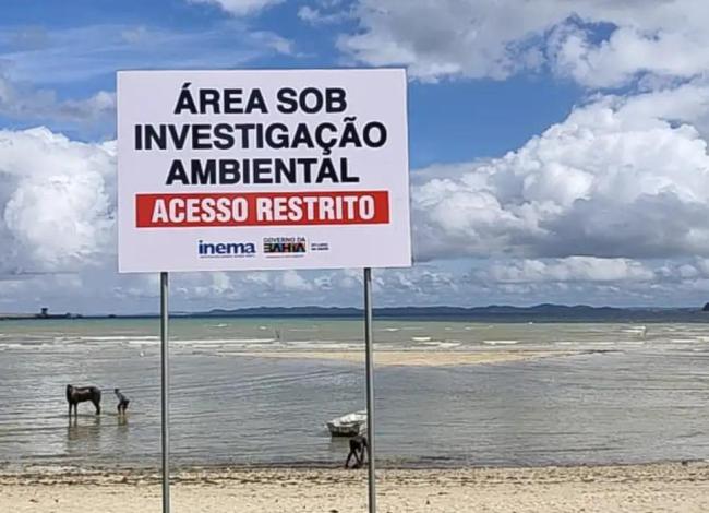 Comunidade na orla baiana sofre há 100 dias com contaminação da praia