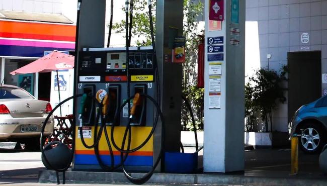 Concorrência do etanol e subvenção fazem preço da gasolina cair