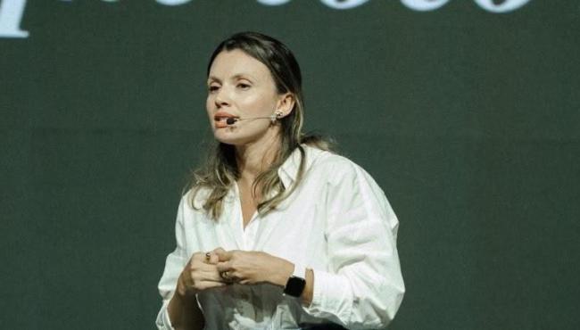 Conferência reúne mulheres para refletir sobre tempo e propósito, em Vila Velha, no ES