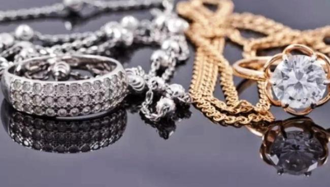 Confira dicas super fáceis para limpar joias em prata e ouro