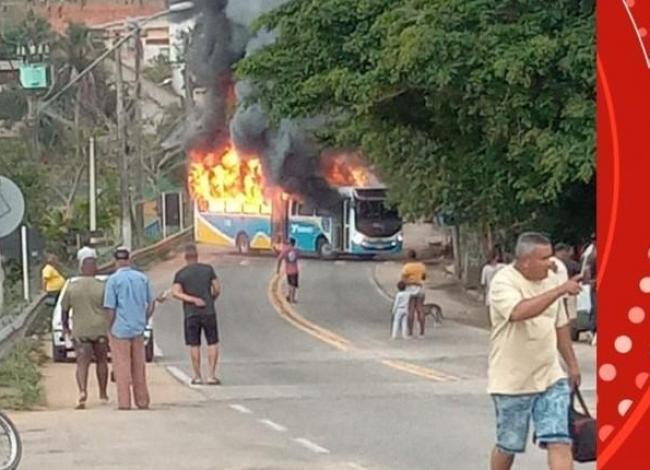 Confronto entre criminosos e polícia termina com morte, baleados e ônibus incendiado no sul do ES