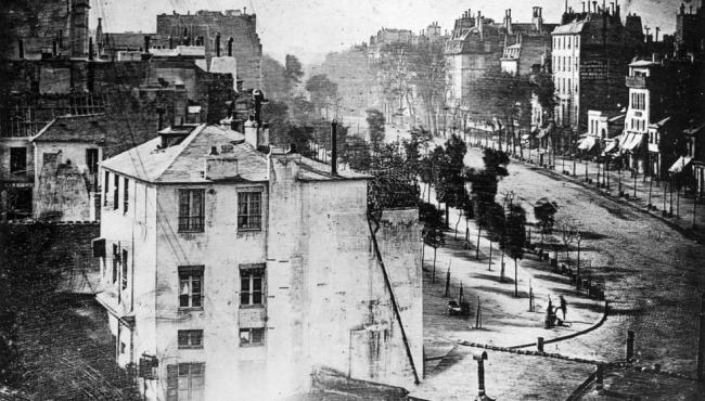 Conheça a primeira foto a registrar pessoas na história, feita há mais de 180 anos