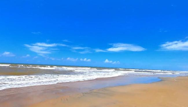 Conheça e saiba as regras da única praia de naturismo do ES