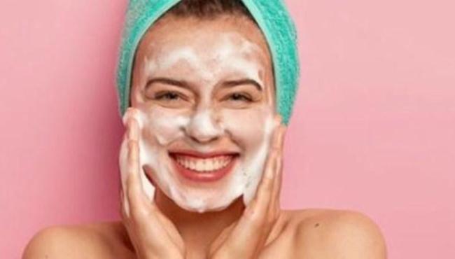 Conheça os 6 passos de skincare para cuidar da pele durante o frio
