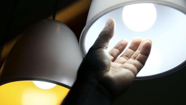 Conta de luz terá bandeira tarifária vermelha patamar 2 em agosto