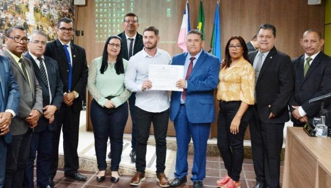 Coordenador do Univc é homenageado pela Câmara e anuncia clínica-escola com atendimentos gratuitos, em São Mateus, ES