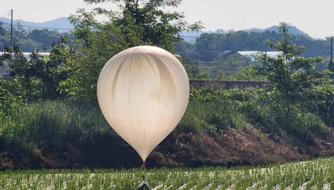 Coreia do Norte teria lançado balões de lixo e "fezes" para Coreia do Sul