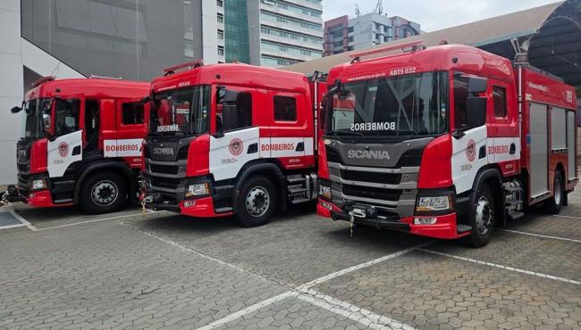 Corpo de Bombeiros do ES recebe novas viaturas de combate a incêndio, ambulâncias e caminhões para Defesa Civil