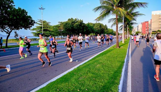 Corrida Grupo Águia Branca celebra 80 anos de história com provas de 3k, 5k e 10k na Orla de Camburi, em Vitória, no ES