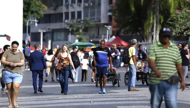 Crescimento populacional caiu para 0,37% em 2026, estima IBGE