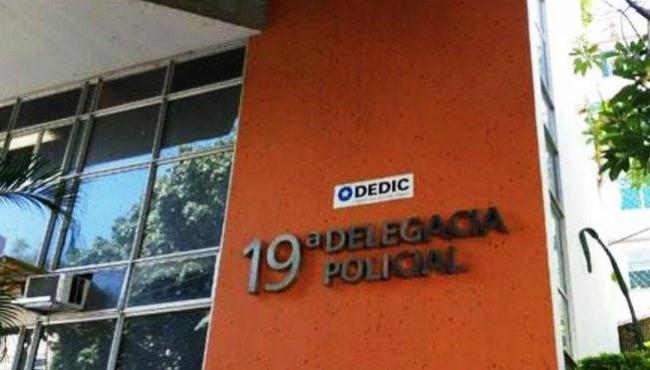 Cuidadora é presa acusada de roubar cerca de R$ 400 mil de idosa de 77 anos