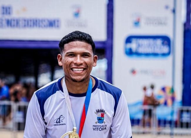 Da comunidade indígena ribeirinha ao beach soccer: a trajetória de "Michael" no futebol