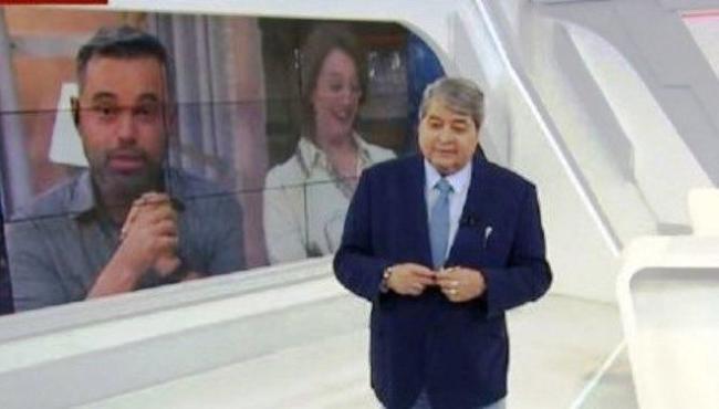 Datena constrange jornalista ao questionar sexualidade ao vivo: “É gay ou bi?”
