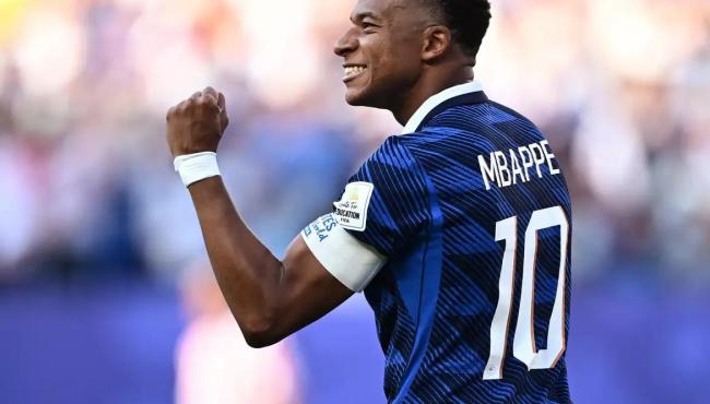De pênalti, França vence retranca do Paraguai e se classifica na Copa