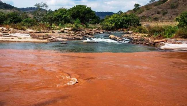 Defensorias denunciam Fundação Renova por suspensão de pagamentos a afetados por lama no Rio Doce