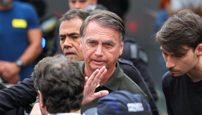 Defesa de Bolsonaro desiste de suspensão da pena