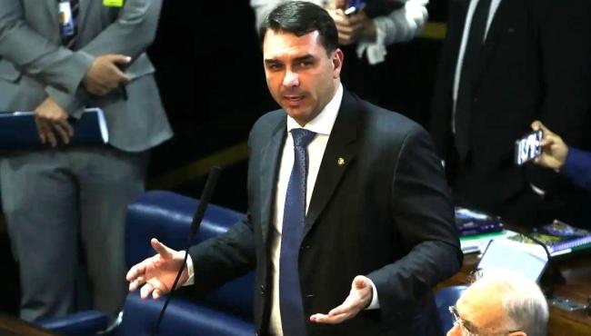 Defesa de Flávio Bolsonaro tentou levar caso Dark Horse a Mendonça
