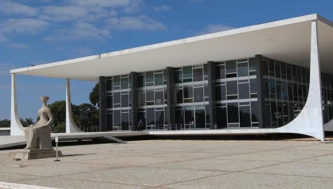 Defesa pede autorização do STF para que Bolsonaro possa operar ombro