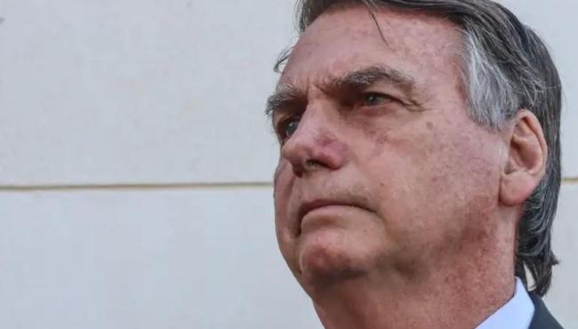 Defesa pede autorização para Bolsonaro deixar prisão e fazer cirurgia
