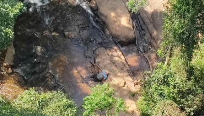 Delegado aposentado de 93 anos se perde em mata do ES e é resgatado de helicóptero após ser visto caído no chão